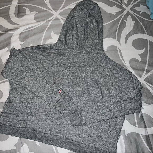 Cropped Levi Hoodie - Picture 4 of 4